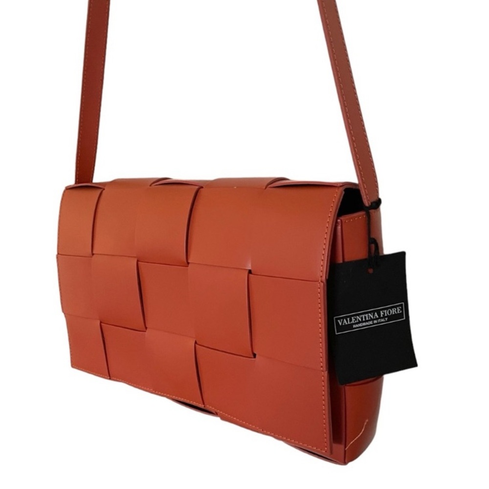 NWT Beautiful VALENTINA FIORE Italian Leather Woven Saddle Red Shoulder Bag